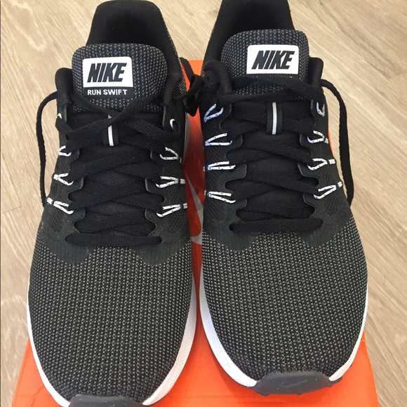 nike run swift lightweight running shoe